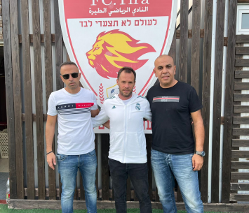 שוהם במעמד החתימה