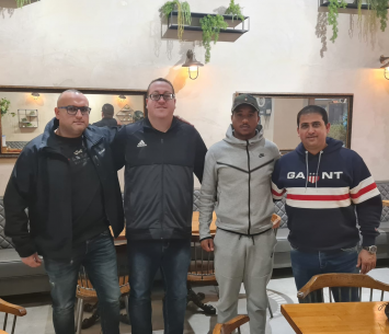 אסמארה במעמד החתימה 