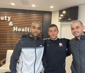 אבו סתה במעמד החתימה