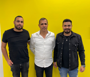 מקבל ג'וב חדש. חכים