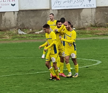 חוגגים. שחקני חולון (צילום: רועי אסף)