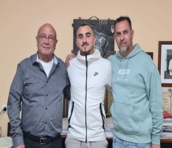 נחמני במעמד החתימה