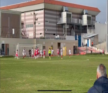 ניצחון ענק. שחקני טירת הכרמל ודלית אלכרמל (צילום: דף הפייסבוק של הפועל טירת הכרמל)