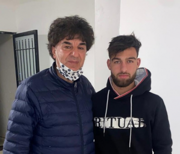 אגבריה במעמד החתימה