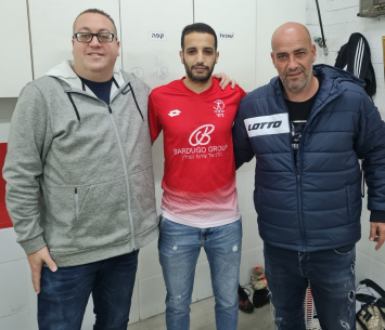 לוי במעמד החתימה