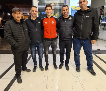 חלבי במעמד החתימה 