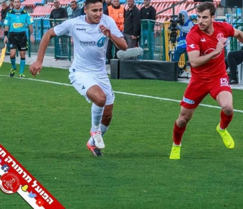 אופמן באדום (צילום: הפועל מרמורק)