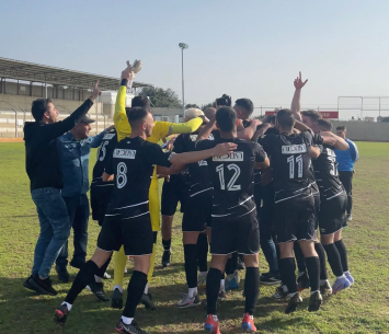 חגיגות גדולות. שחקני קריית ים (צילום: באדיבות המועדון)