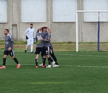 ניצחון ענק. שחקני חולון (צילום: רועי אסף)