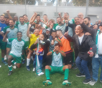 שחקני עמישב חוגגים (אלי שמואלי)