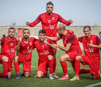 שחקני טירה חוגגים (נזיה סולטאן)