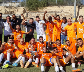 שחקני ערד חוגגים (פייסבוק מכבי ערד תמר)