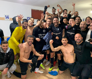 ניצחון ענק. שחקני שדרות חוגגים (אורי גבאי)