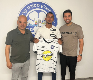 מקונן במעמד החתימה