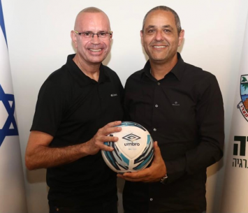 ראש העיר ניר בן חיים עם מנכ