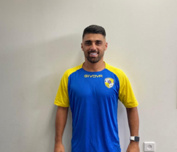 דורש את שכרו. שמש