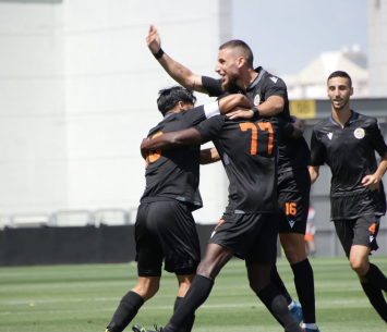 שחקני כפר שלם חוגגים (בן מלניק)