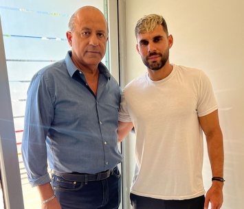 דהן במעמד החתימה