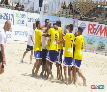 ינסו את מזלם בחול. שחקני ראש העין