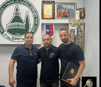 עמאר במעמד החתימה