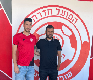 הרמן במעמד החתימה