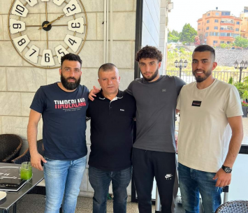 מחאמיד במעמד החתימה