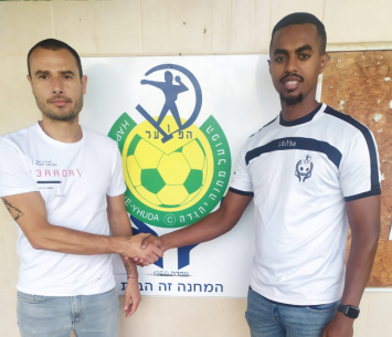 סמין במעמד החתימה