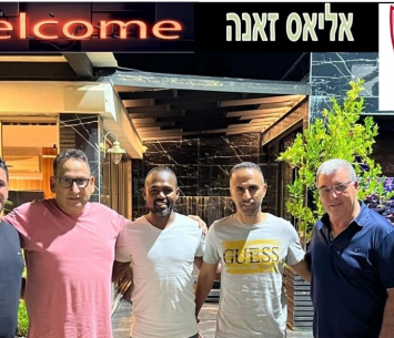 זאנה במעמד החתימה