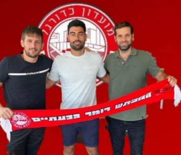 מדר במעמד החתימה