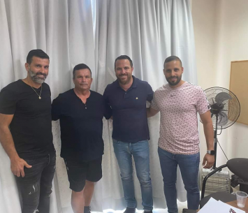 אוסמו ואנשי שלומי (באדיבות המועדון)