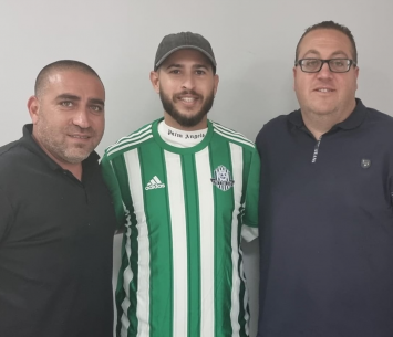 בן דוד במעמד החתימה