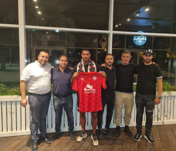 רז במעמד החתימה 