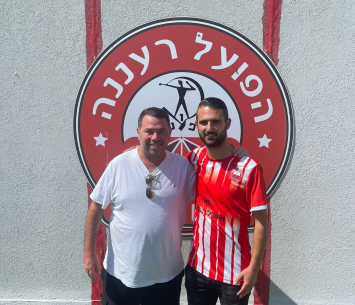 חיזוק כפול. לביא במעמד החתימה