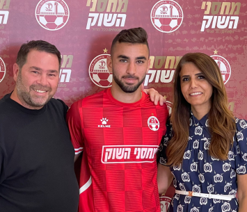 השחקן לצד אלונה ברקת ועידו קרן