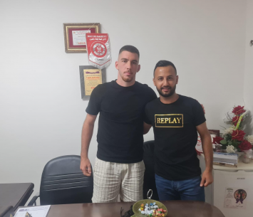 ברדוגו במעמד החתימה