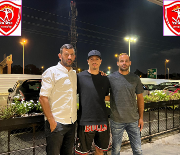 שלו במעמד החתימה