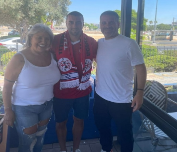 הבלם במעמד החתימה