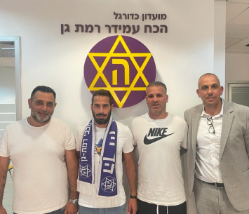 סגל במעמד החתימה