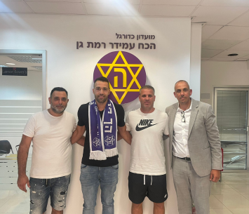 בריגה במעמד החתימה 