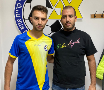 ביטון לצד היושב ראש 