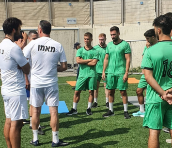 שחקנים באימון הפתיחה (דוברות שמשון תל אביב)