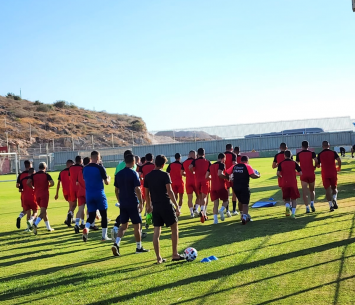 פתחו את האימונים. שחקני בועיינה