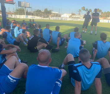 שחקני הקבוצה באימון הבכורה