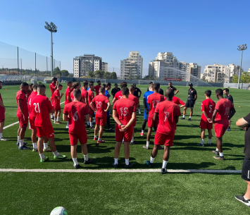 השחקנים באימון הפתיחה