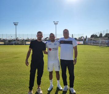 חגג במעמד החתימה