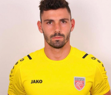 נשאר בלאומית. וקסלמן