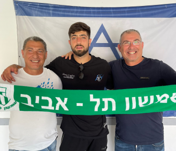 סריצקי במעמד החתימה 