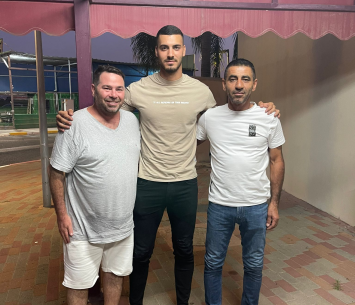 גנאיים במעמד החתימה 