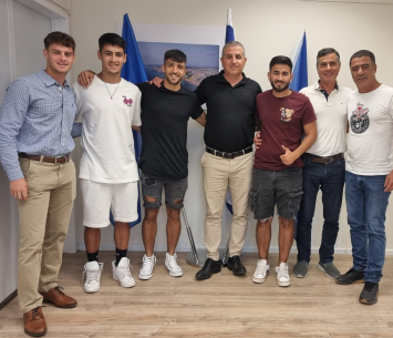 השחקנים בלשכתו של ראש העיר