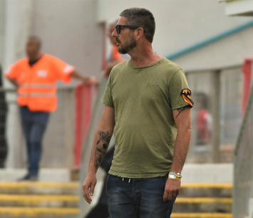 מאמנה החדש של ריינה (אבי רביבו)